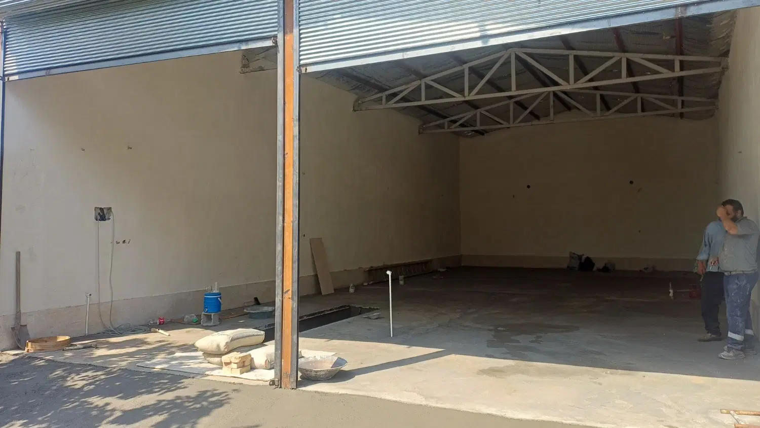مغازه ۱۲۰ متری بر خیابان اصلی
