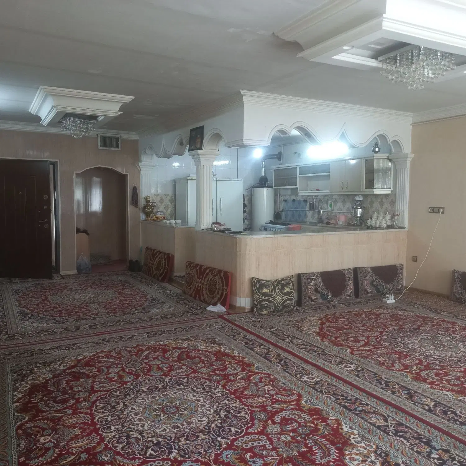 یک واحد آپارتمان طبقه اول
