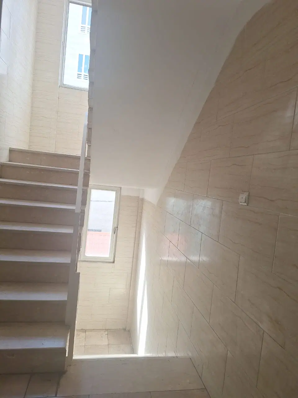 ۴۰ متر تکواحدی با پارکینک و انباری وحیدیه