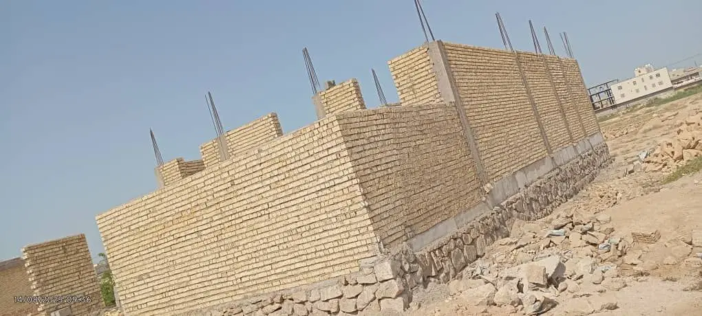 ساختمان نیمه کاره پشت بنددره