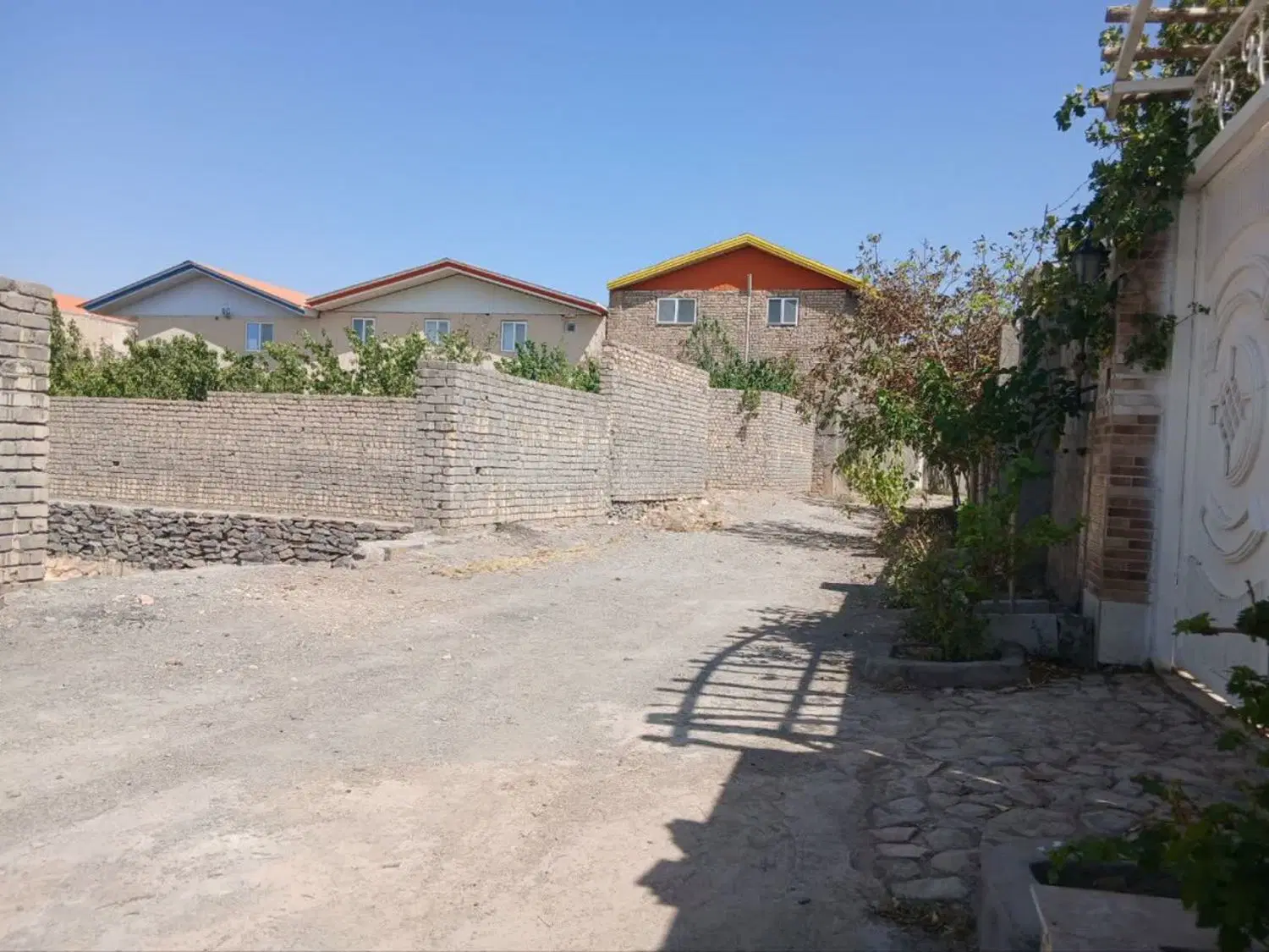زمین فروشی داخل بافت روستای خوش آب و هوای تیره