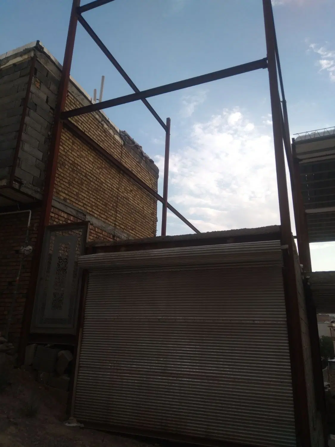 خانه نیمه کاره خوش نقشه
