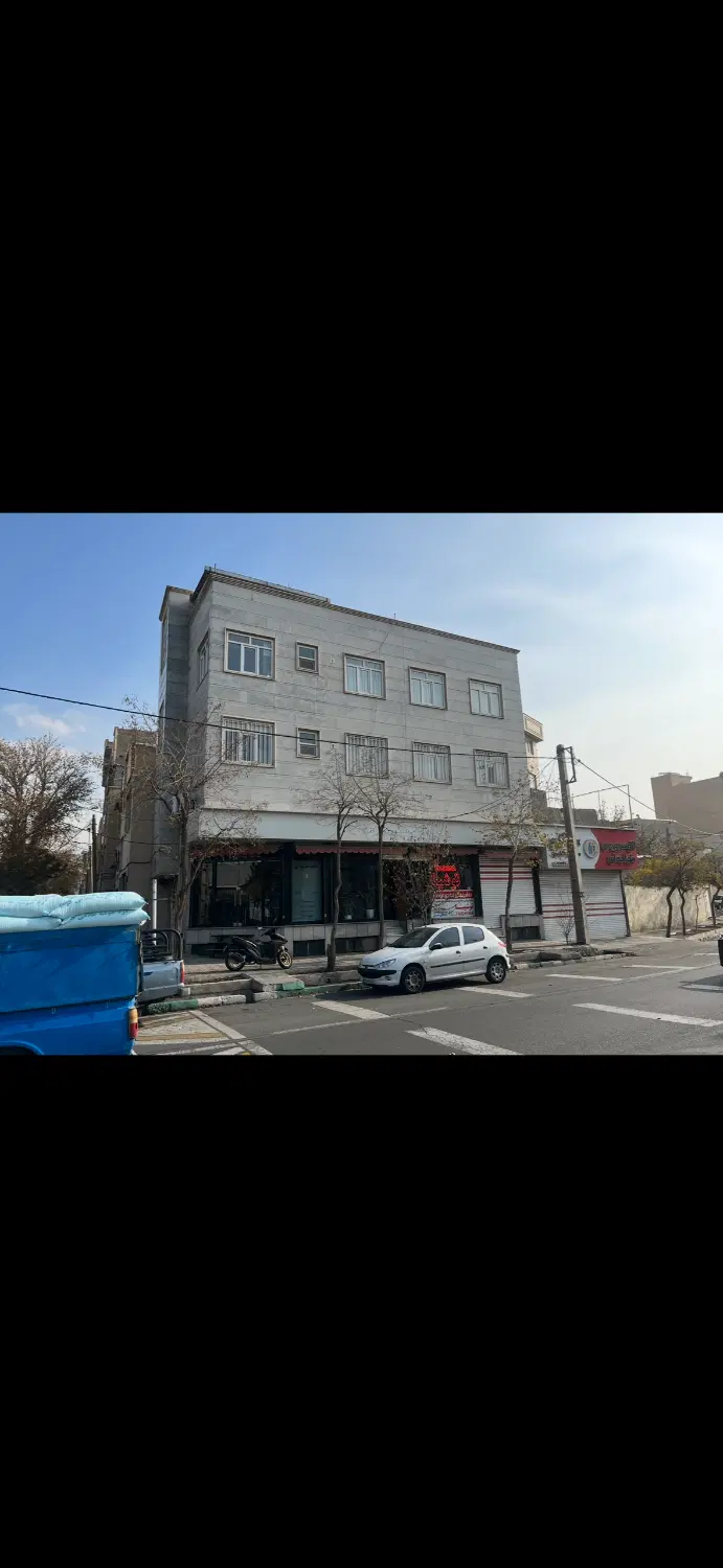 یک باب ملک تجاری مسکونی به صورت یکجا بفروش میرسد