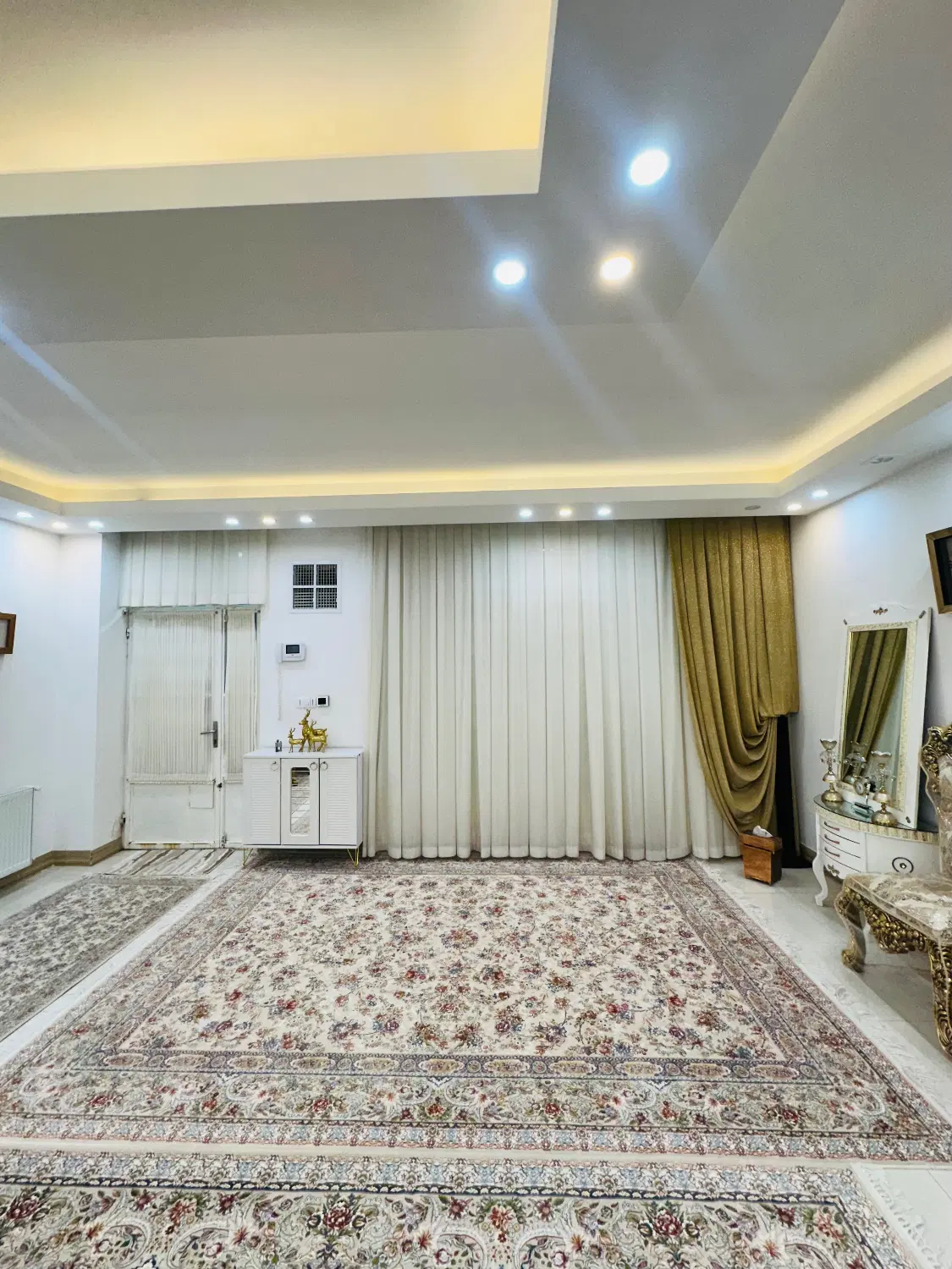 خانه ویلایی درب حیاط نوساز
