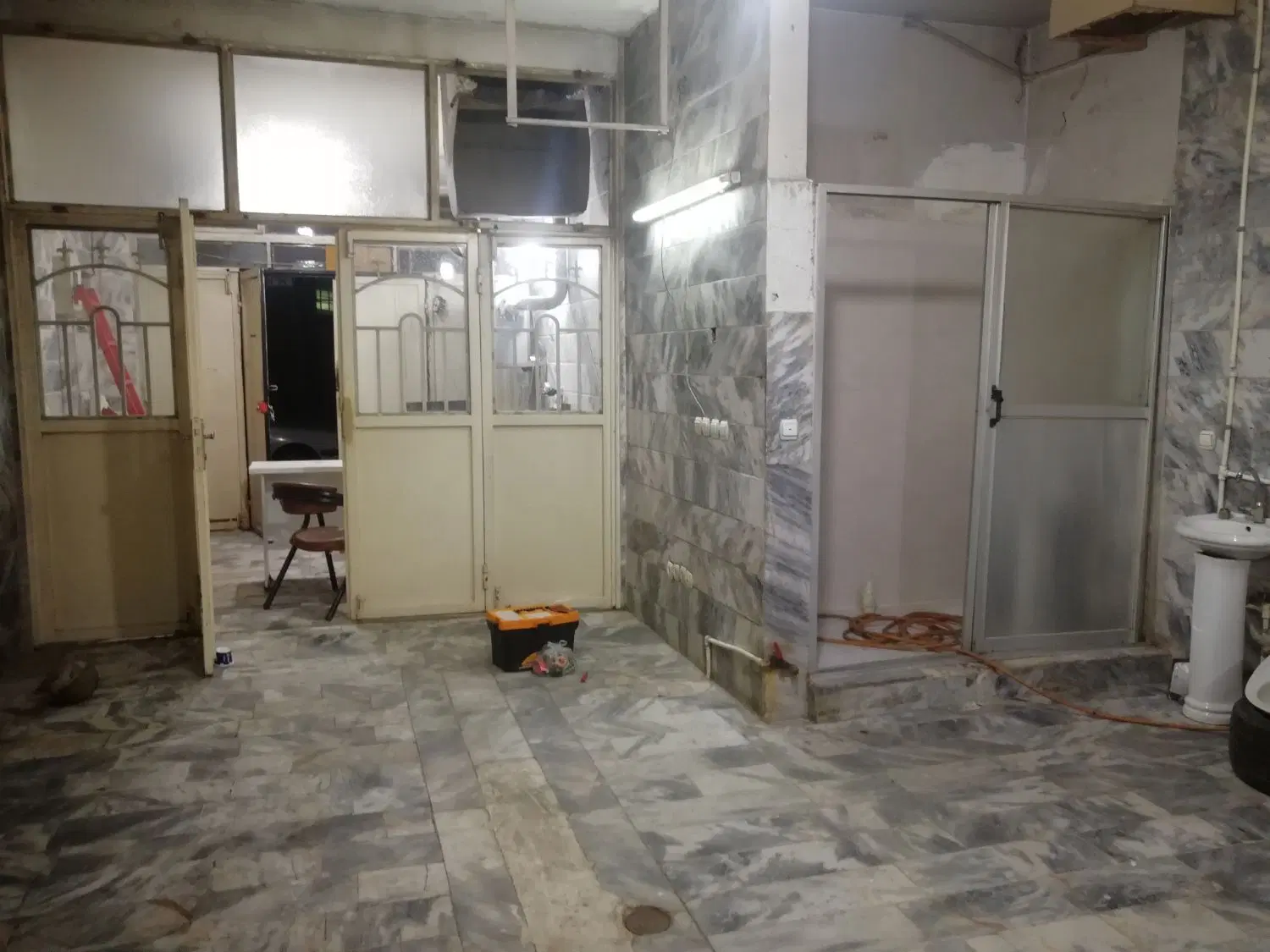 مغازه 110 متری با کنتور گاز بزرگ تجاری
