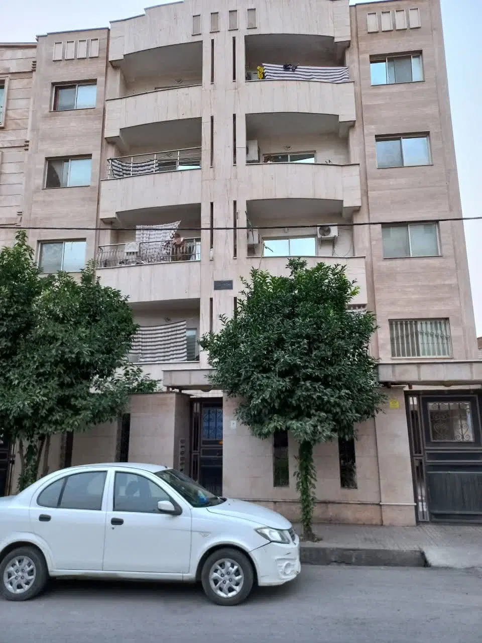 فروش آپارتمان ۱۰۰ متری رو به نما، کوچه اداره گاز