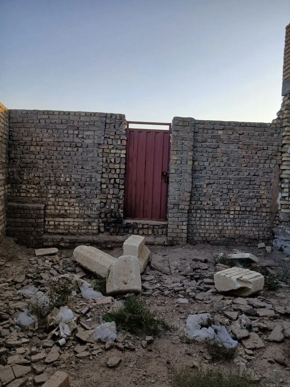 خانه سفت کاری دوطبقه