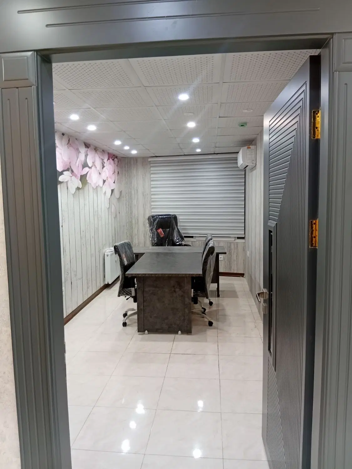 دفتر اداری تجاری در برج آراکس