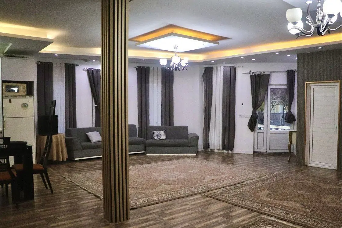 اجاره روزانه عمارت ۲۵۰۰متر استخردارفول گیم بی نظیر