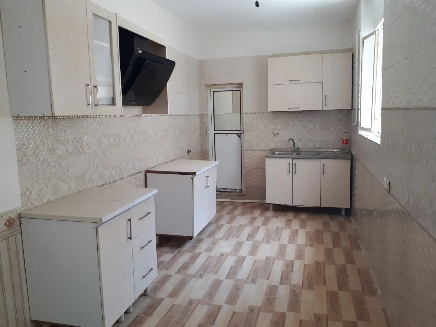 خانه ویلایی سنددار ماشین رو در رباط کریم کیکاور