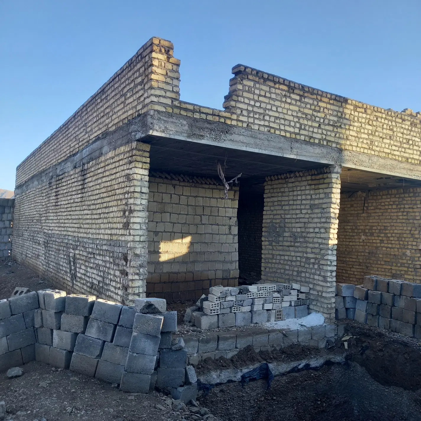 چاردیواری انبار ۶۰۰ متری