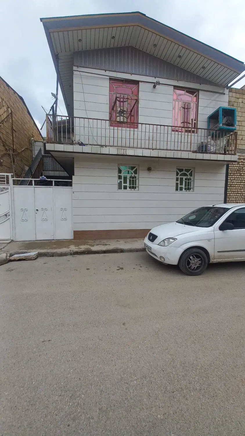 خانه دو طبقه خیابان مهرگان