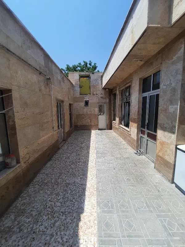 خانه ویلایی نبش اخر غریبان