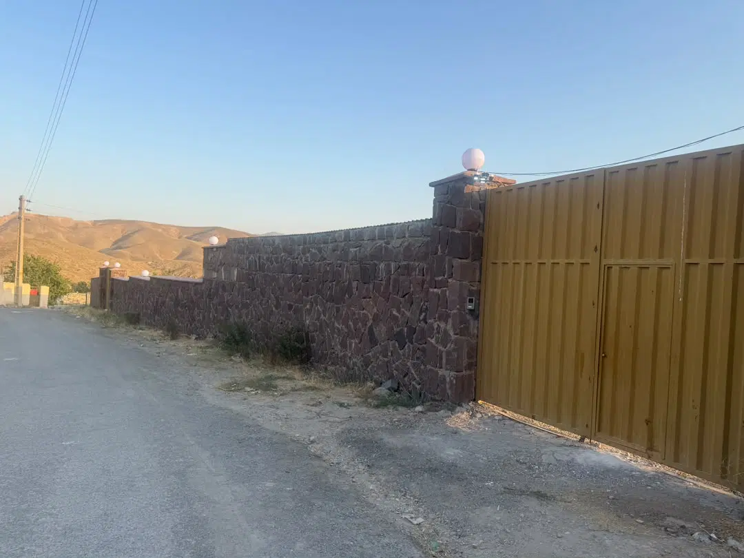 زمین مرا چهار دیواری