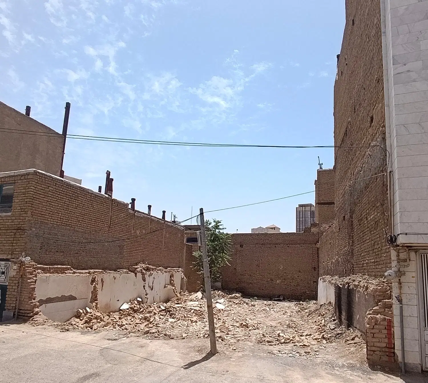 زمین ویلایی ۲۰۰ متر  طالقانی ۳۴  جنوبی بر ۱۰