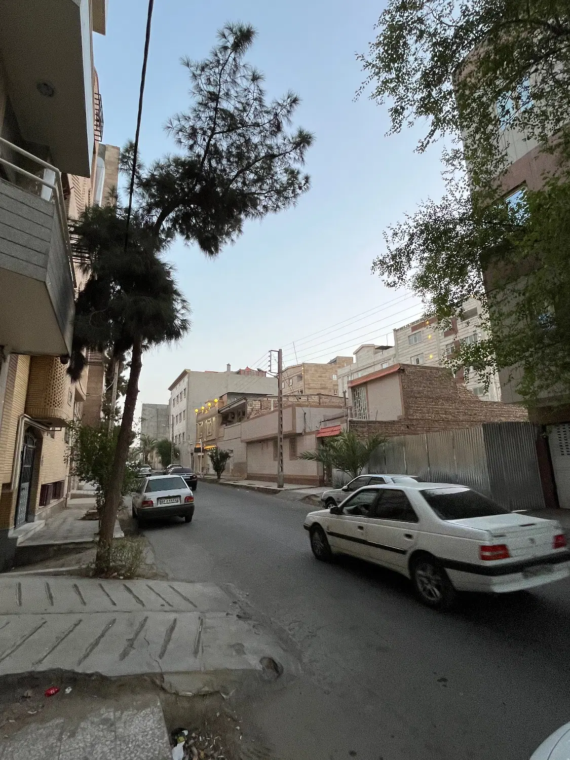 زمین رزمجومقدم  آماده ساخت