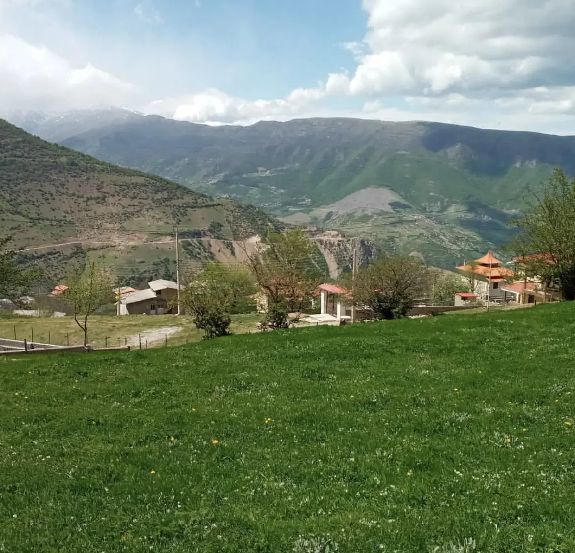 ۲۰۰مترزمین مسکونی چشم انداز  پلهم جان