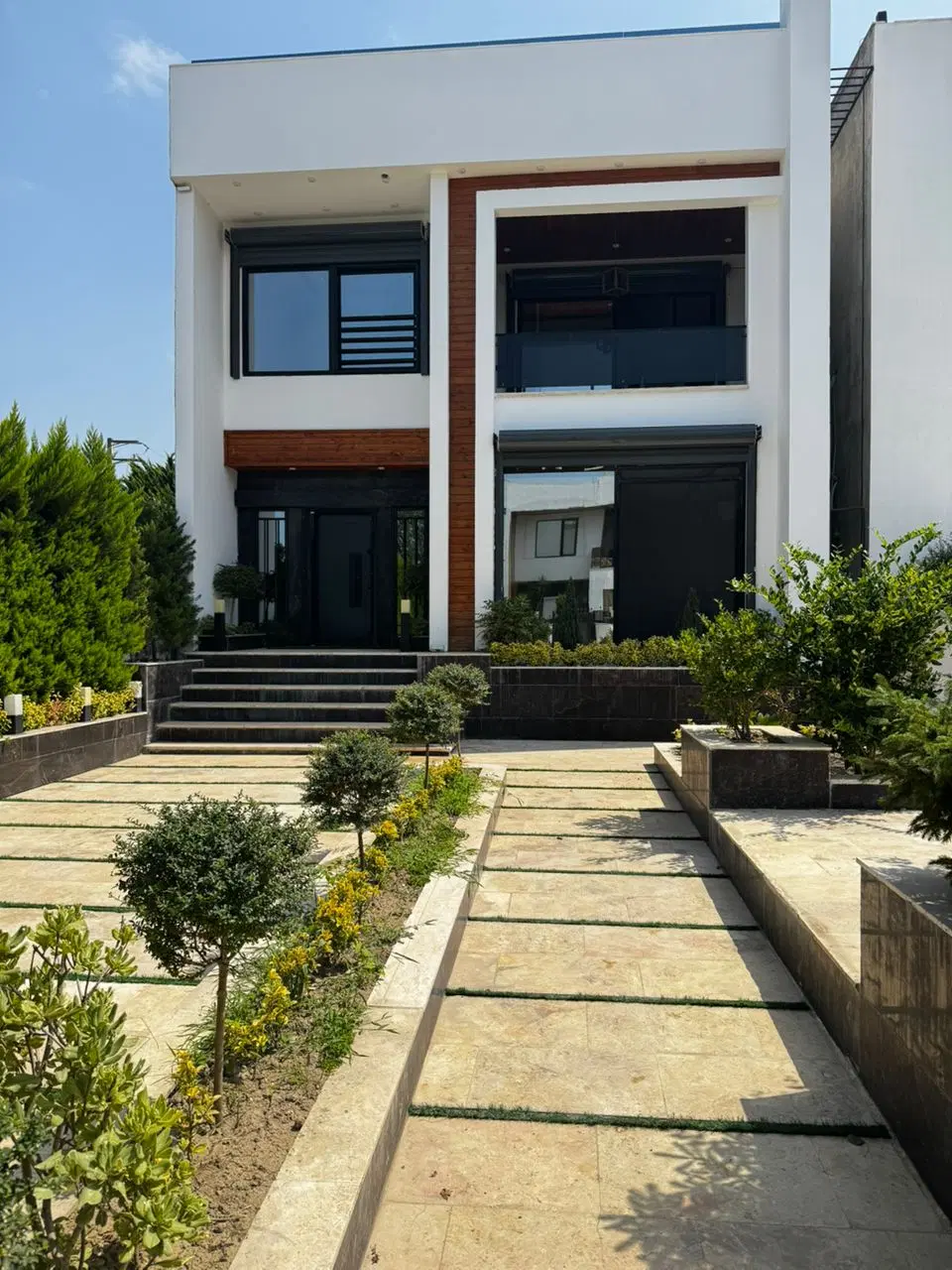 ۲۲۱ متر ویلایی خیلی تمیز