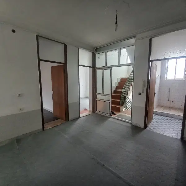 منزل مسکونی همکف در به هال حیاط دار