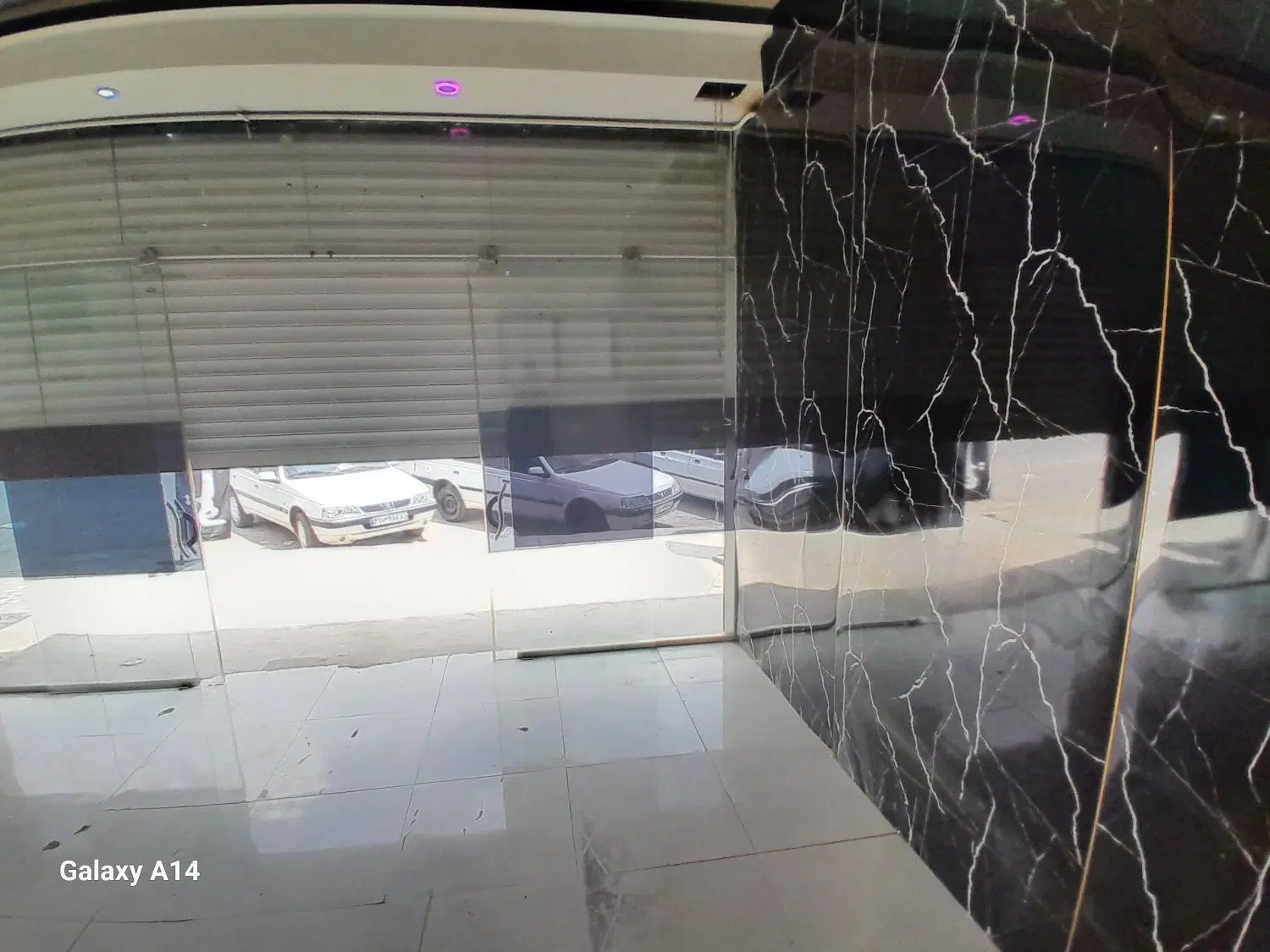 واحد تجاری اجاره داده میشود