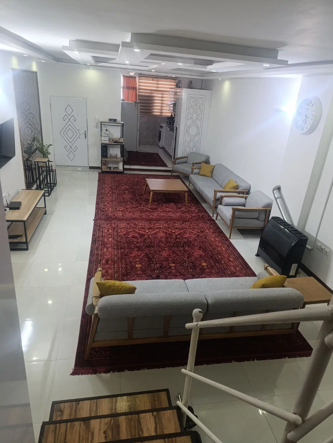 طبقه سوم، قایم 44