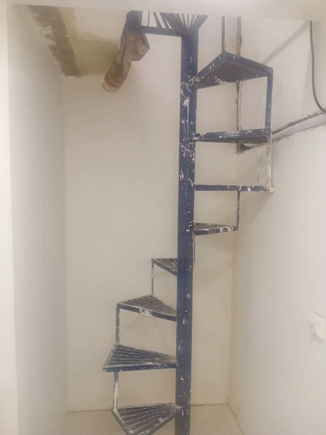 خواجه نظام نبش ارامنه ۲۰ متر کف ۲۰ متر بلکن