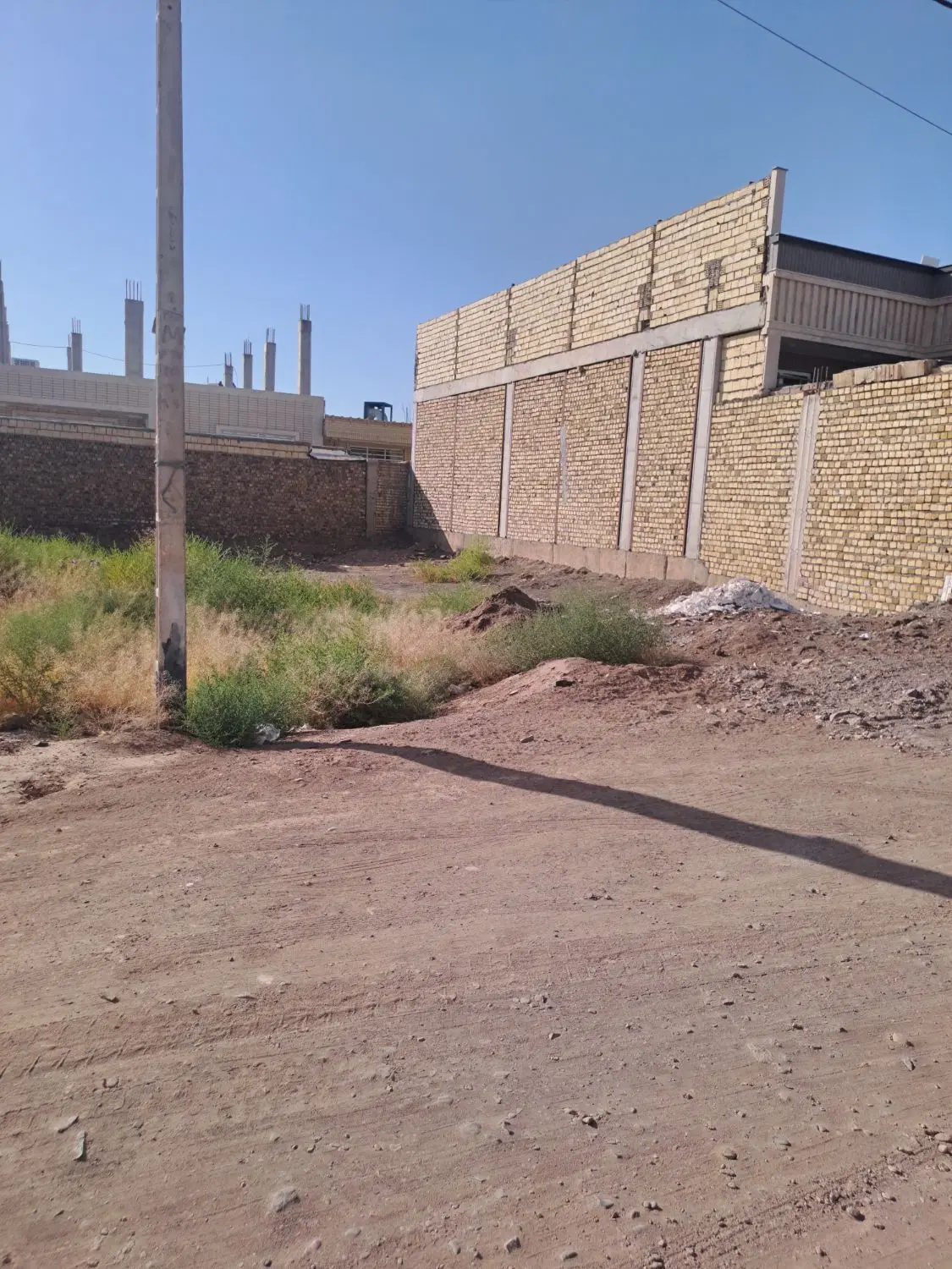زمین آهن فروشان