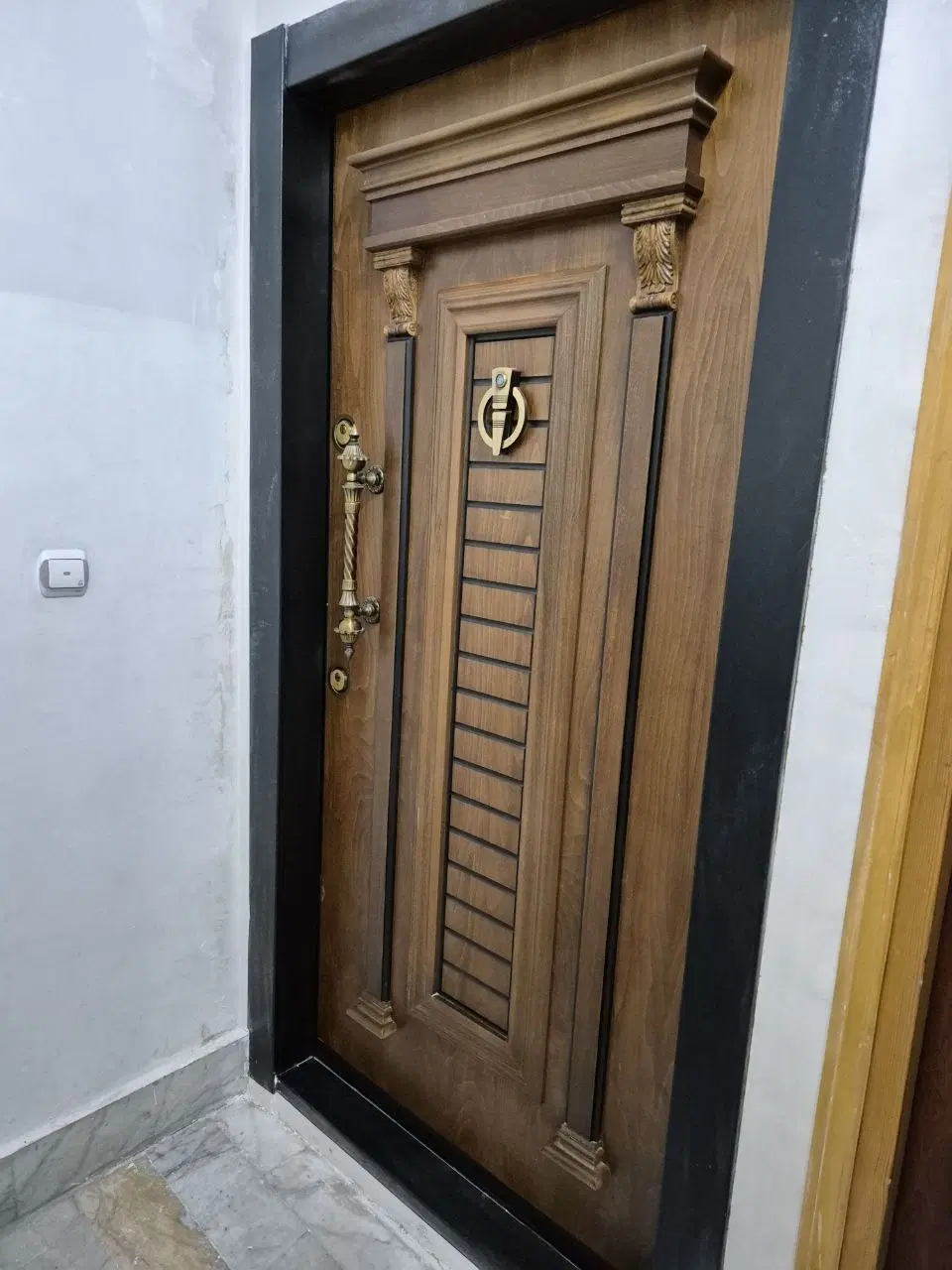 واحد نقلی غرق نور ۶۷ متری