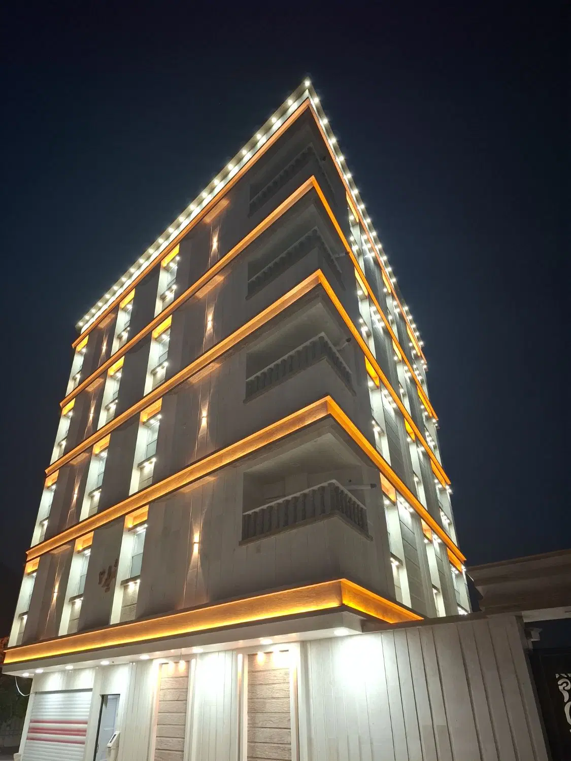اجاره 4خوابه طبقه دوم ویلایی خیابان45متری باهنر