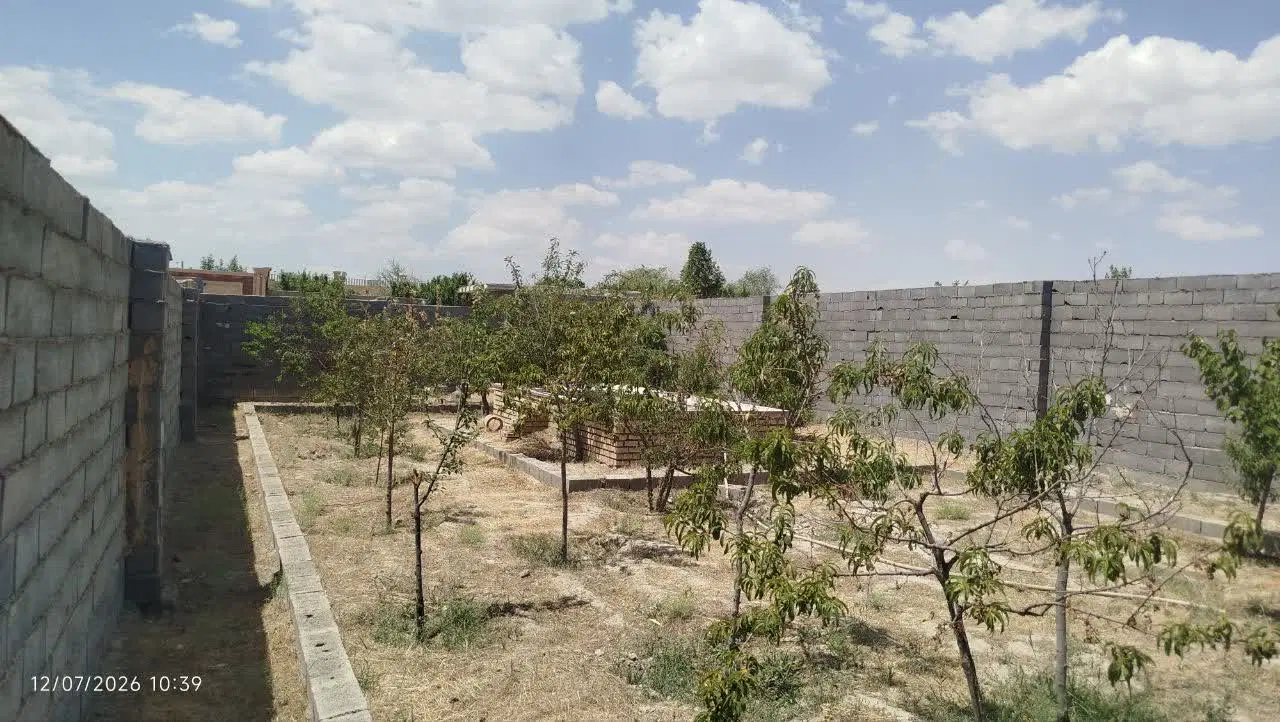 باغ ۵۰۰متری در شاهنامه ۷۶