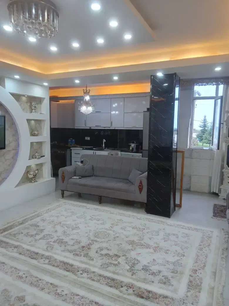 فروش خانه سه طبقه بصورت یکجا در بهترین نقطه شهر