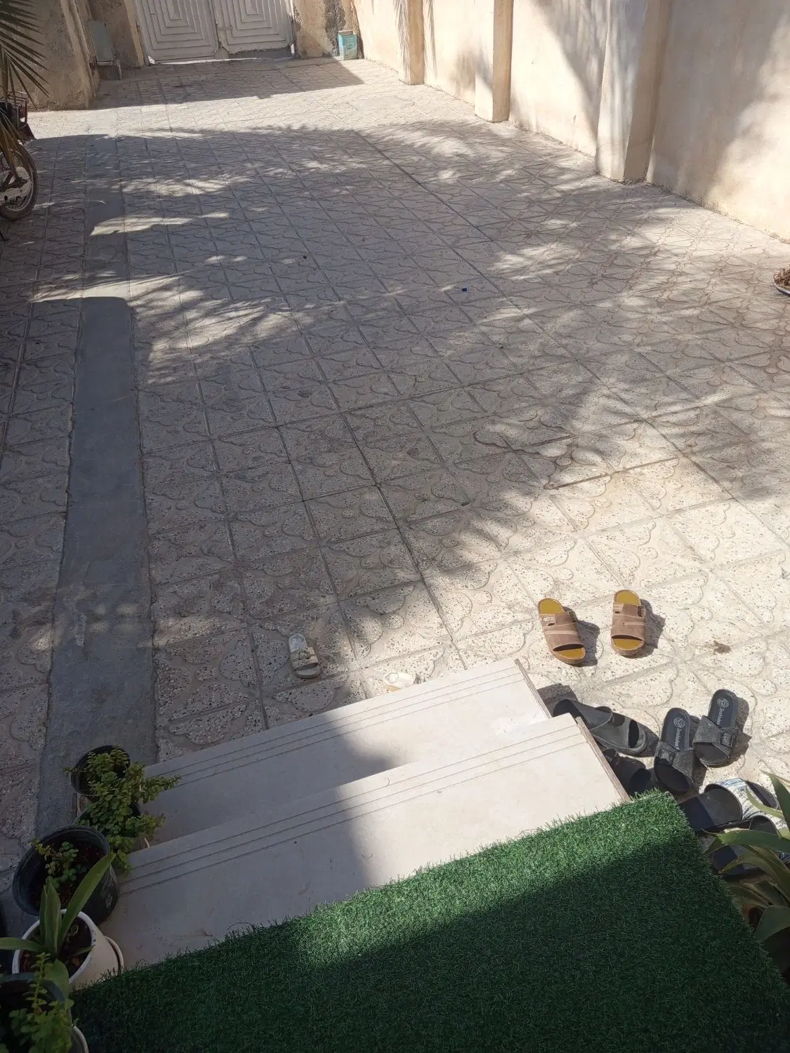 زمین فروشی