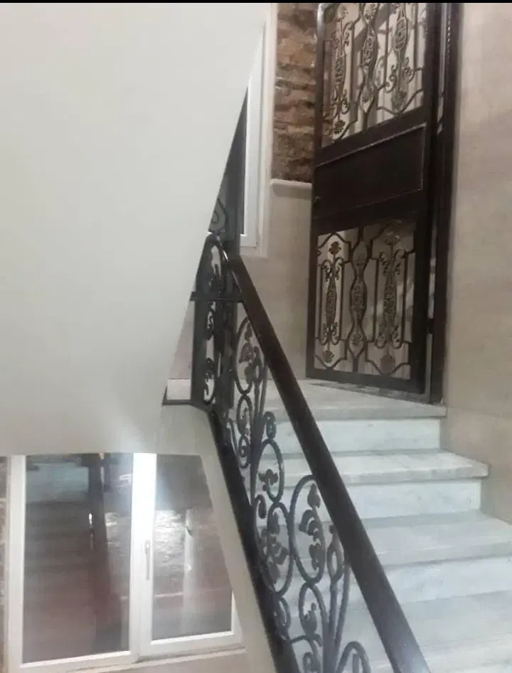 ۶۴متر دوخوابه طبقه اول مترو کمیل
