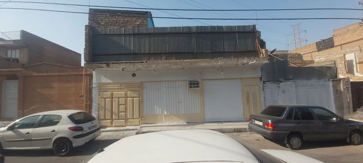 خانه ویلایی ۲طبقه همراه با دو مغازه