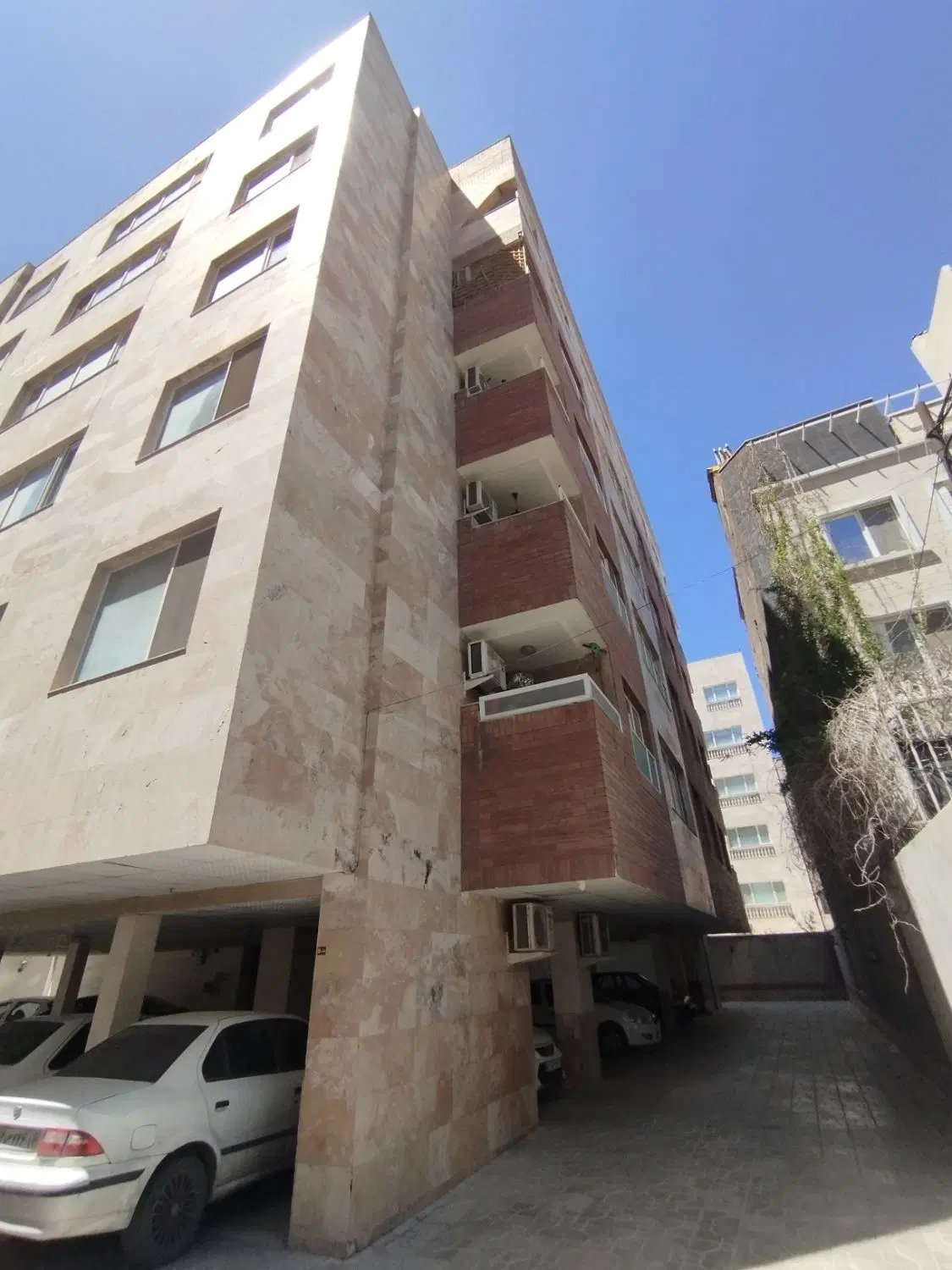 مجیدیه5آپارتمان 95متری2خواب نور2تا پارکینگ اختصاصی
