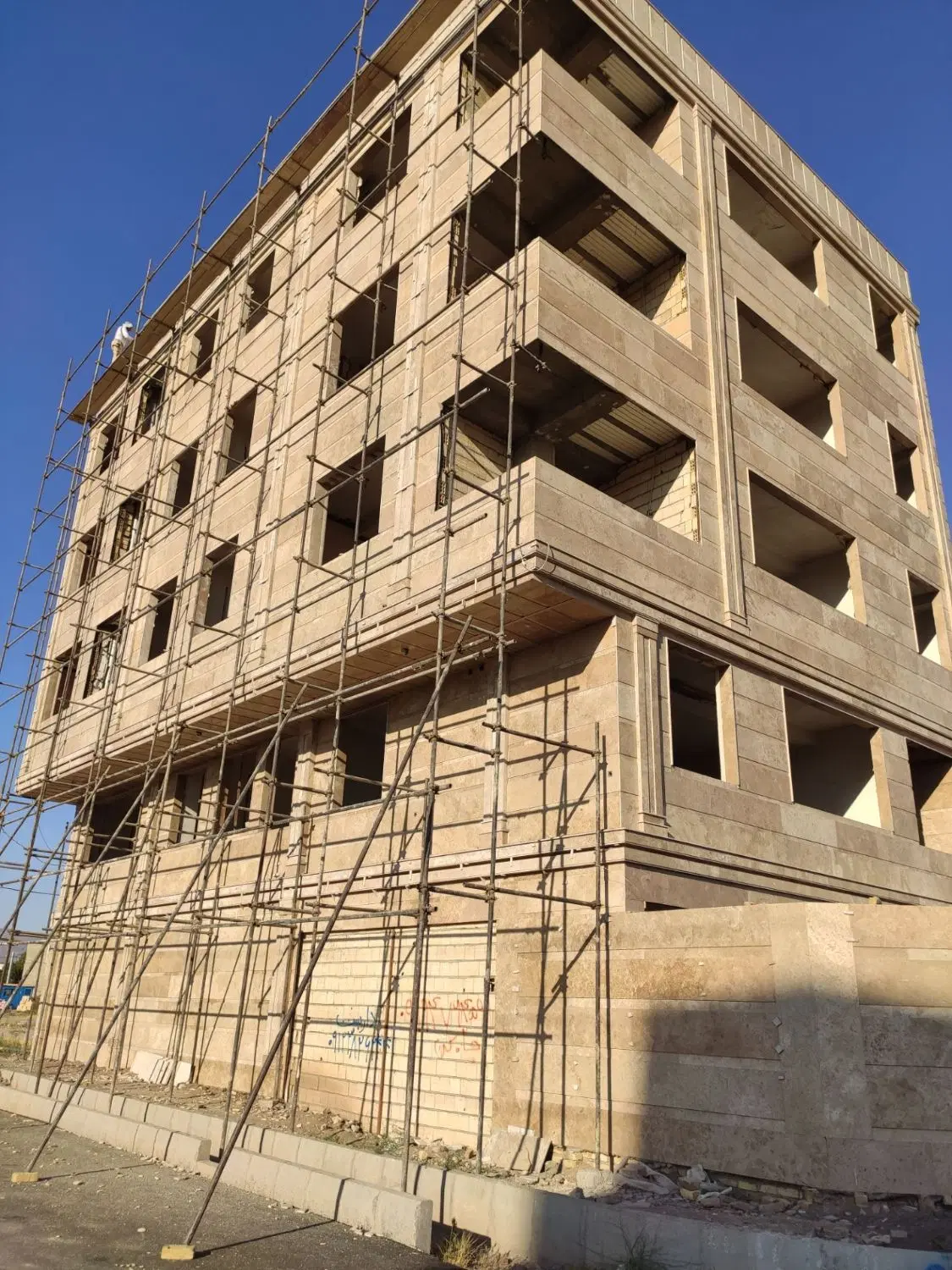اپارتمان ۱۱۴متری و۱۳۰متری شهرک کامرانیه
