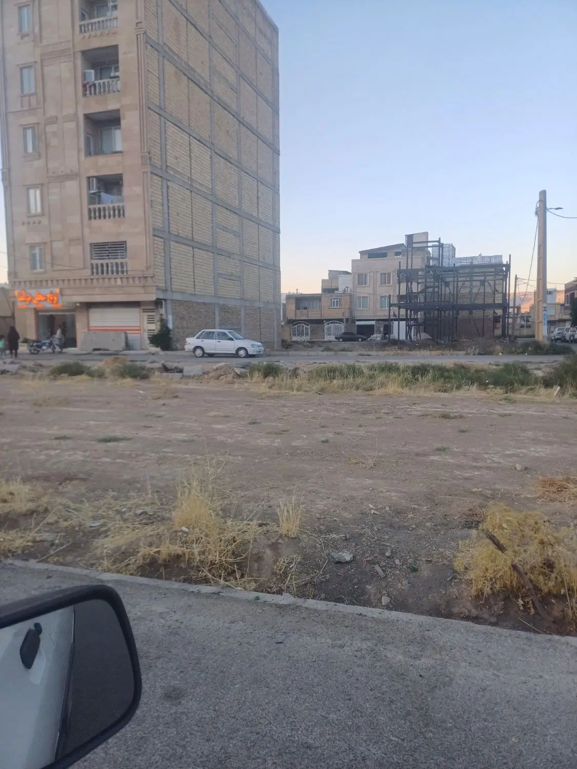 ۱۰۰متر زمین ناصرالدین