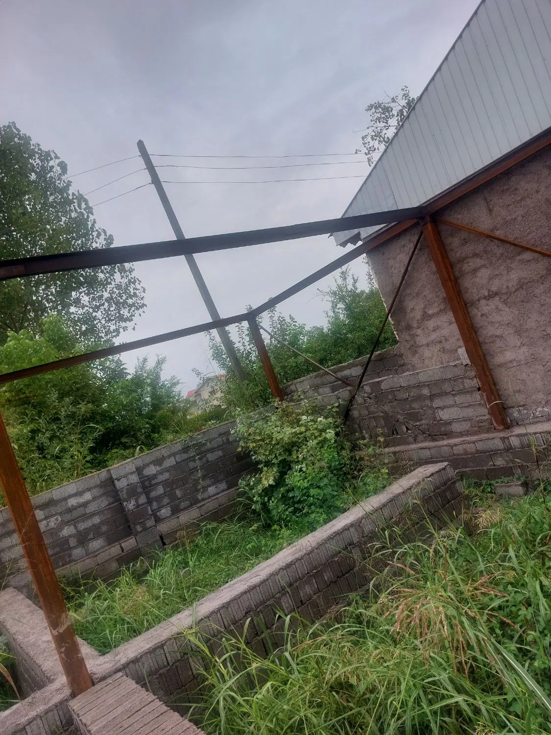 190مترخانه ویلانیمه کاره زیرقیمت فقط دوملیاردصد