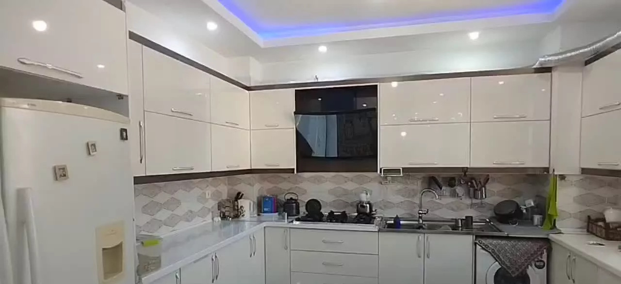 واحد 140 متری غرق نور