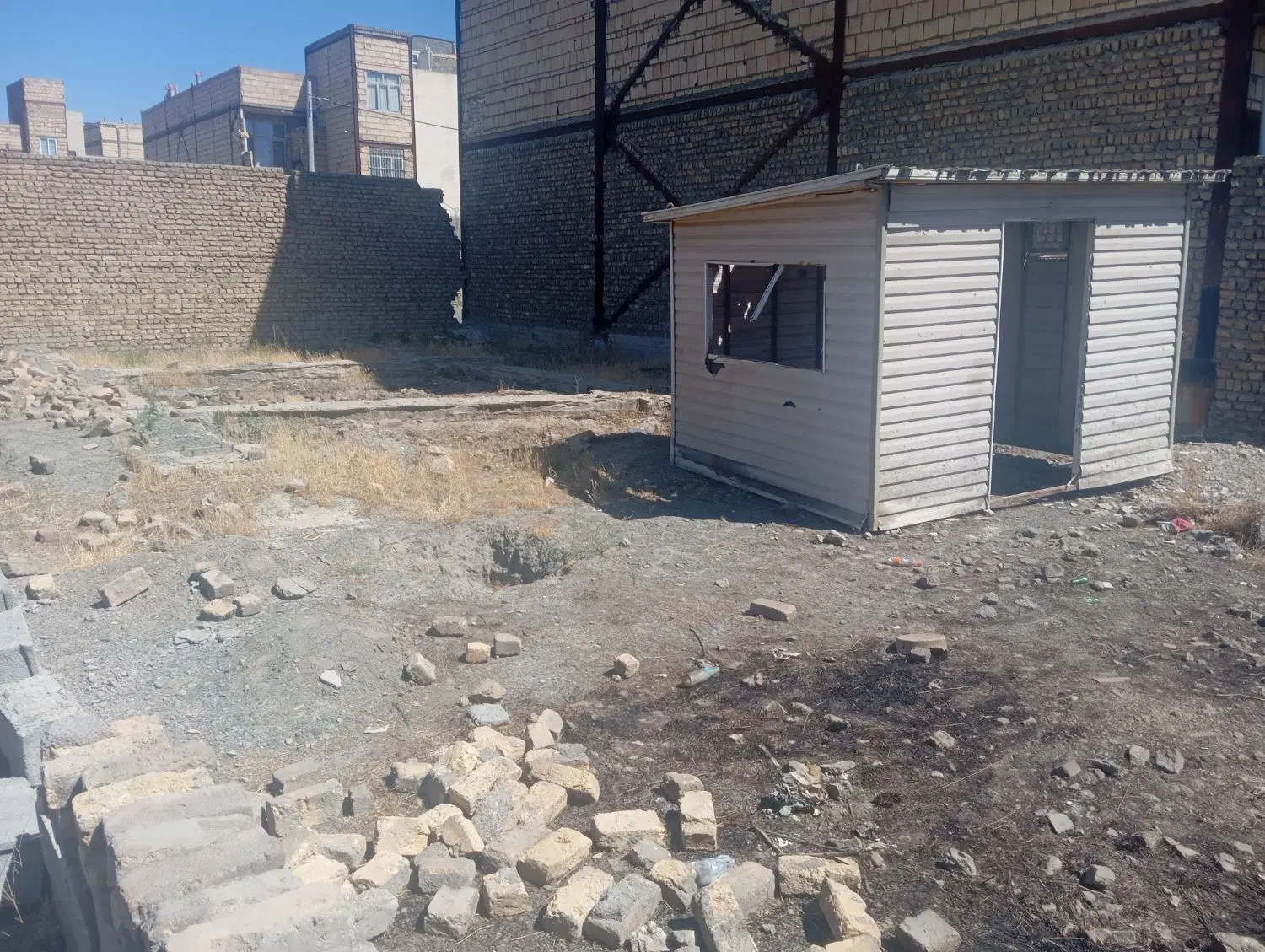 زمین ویرانی