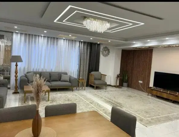 خانم موجه برای همخونه