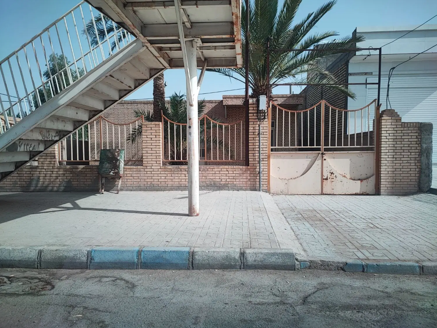 فروش ملک تجاری برِ جاده اصلی