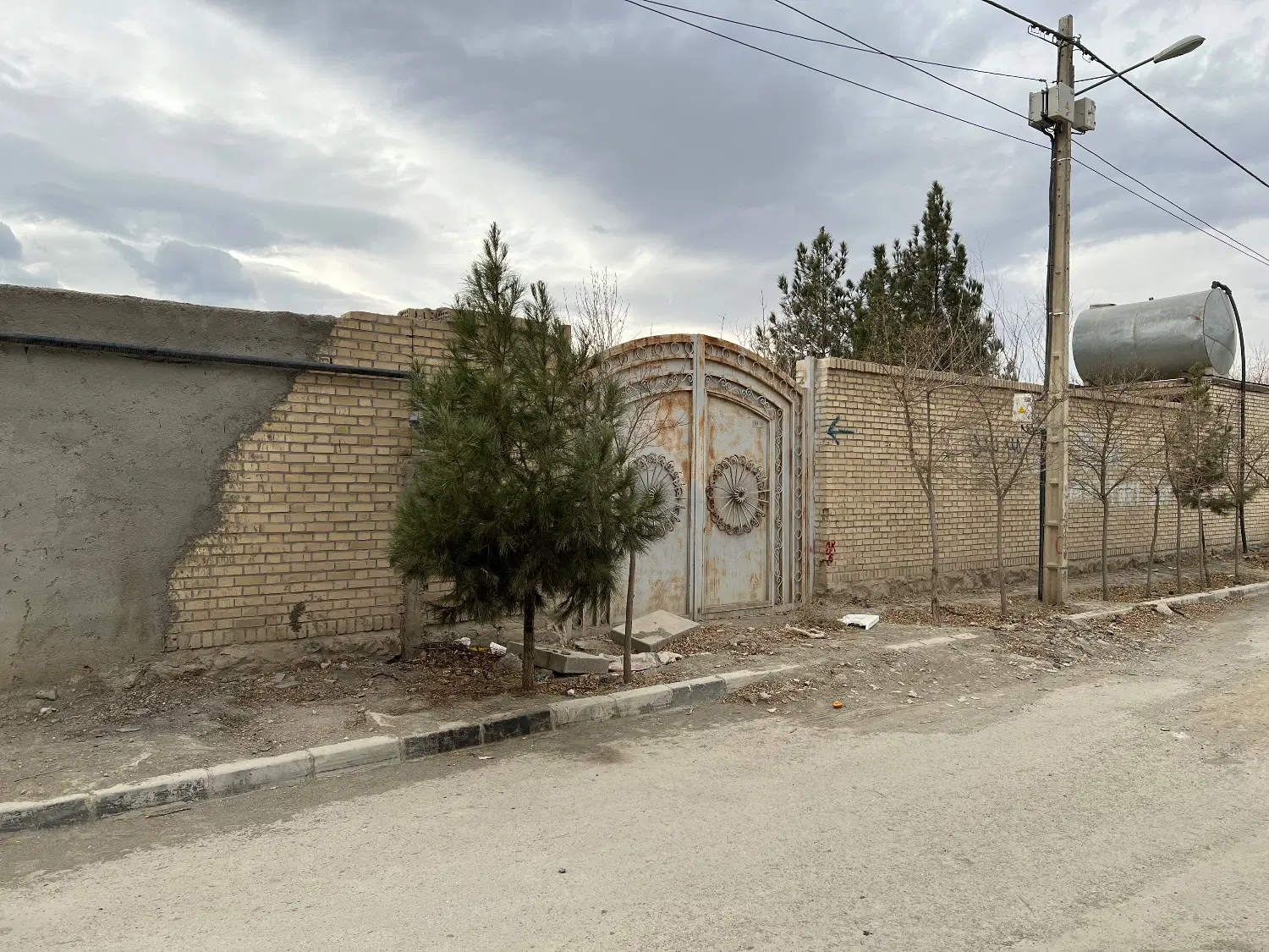 حاشیه جاده اصلی سنتو داخل مجتمع با کاربری مسکونی