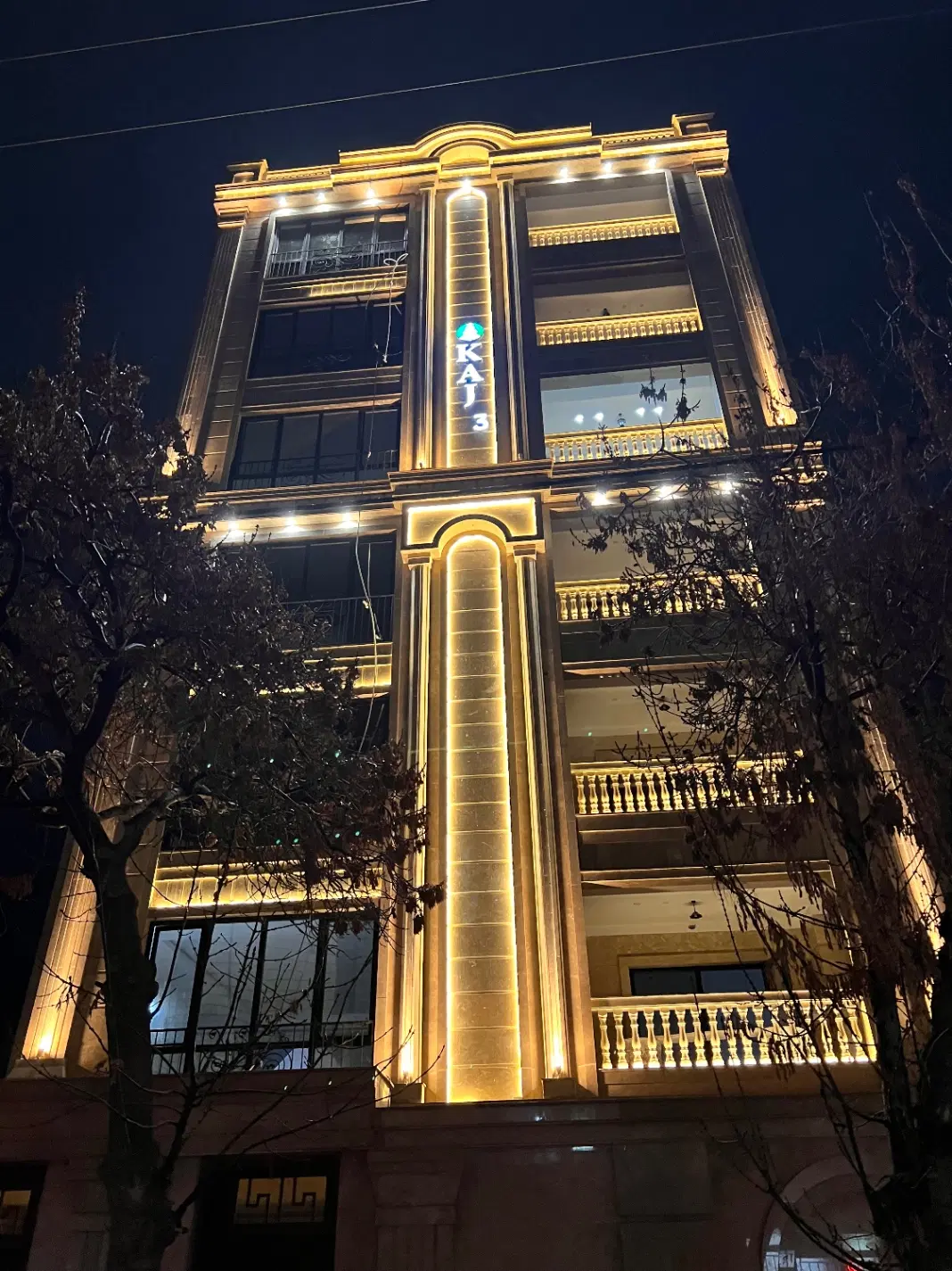 اپارتمان تک واحدی ۲۱۵ متر