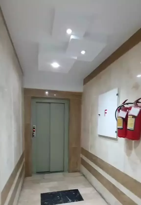 واحد ۸۰ متری_ دو خواب_پارکینگ_آسانسور_شاهین شمالی