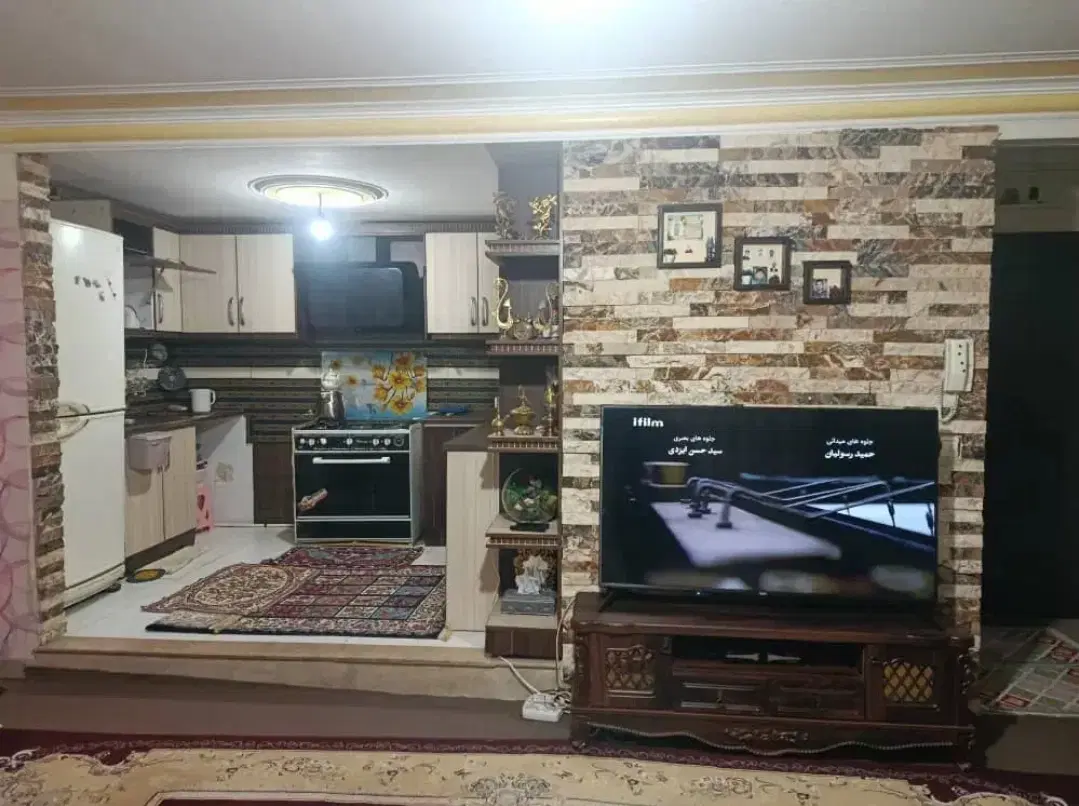 ۷۳ متر غرق نور