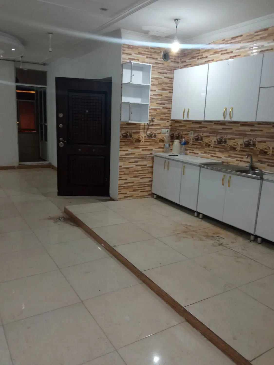 واحد94متری اکباتان وامدار400بنیادشهید