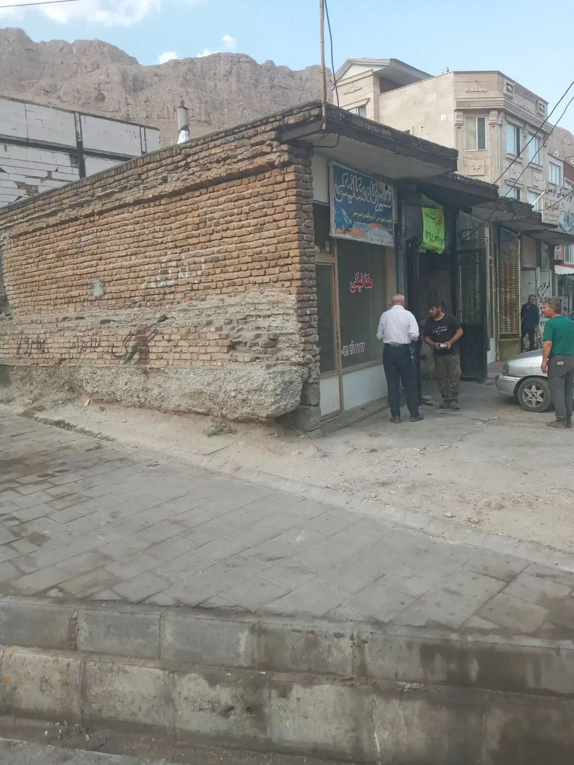 یک باب مغازه ۶۰متری در بهترین محل