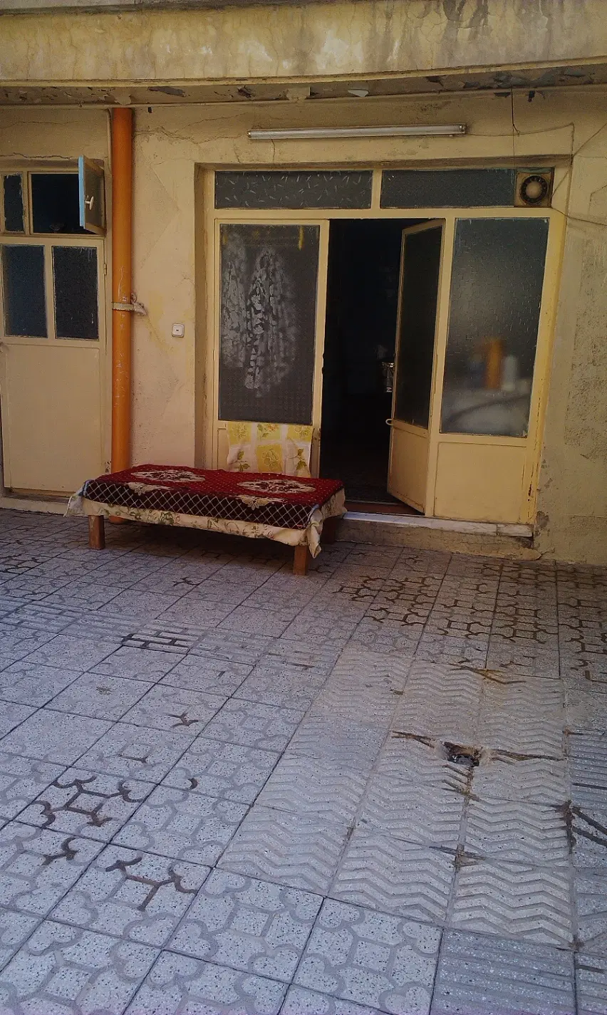 خانه حیاط دار ۱۲۲ متری دوطبقه و نیم