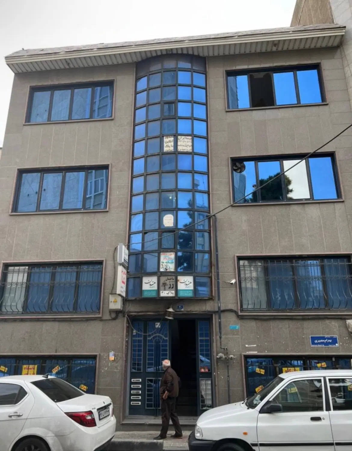 اجاره سند اداری ۲۱۲ متر میدان فاطمی